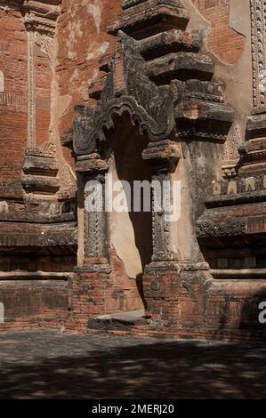 Myanmar, Westmyanmar, Bagan, Htilominlo-Tempel, Steinarbeiten Stockfoto