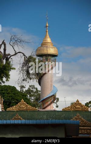 Myanmar, um Mandalay, Monywa, Thanboddhay Paya, Blick auf den Turm Stockfoto