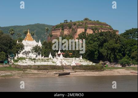 Myanmar, um Mandalay, Mingun, Mantara Gyi und den angrenzenden Tempel Stockfoto