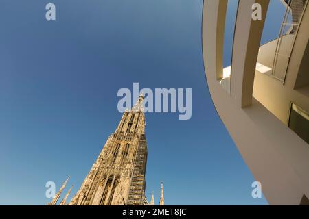 Ulmer Kathedrale, Westturm, Turm, Turm, rechts Stadthaus, Ulm, Baden-Württemberg, Deutschland Stockfoto