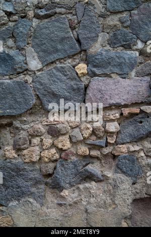 Abstrakte Steinmauern der antiken römischen Ruinen von Pompeji, UNESCO-Weltkulturerbe, Provinz Neapel, Region Kampanien, Italien. Stockfoto