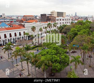 Blick von der Kathedrale auf die Plaza 24 de Septiembre, Santa Cruz, die Provinz Santa Cruz, Bolivien Stockfoto