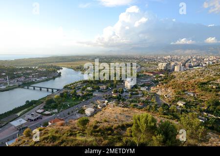 Blick auf die Stadt, den Fluss Buna und den Scutari-See, Shkodra, Shkoder, Albanien Stockfoto