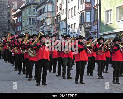 Messingband, Rottweiler Narrensprung, Prozession des schwäbisch-allemannischen Fasetts in Rottweil, Baden-Württemberg, Deutschland Stockfoto