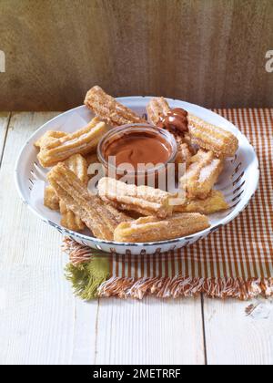 Churros mit Schokoladensauce Stockfoto