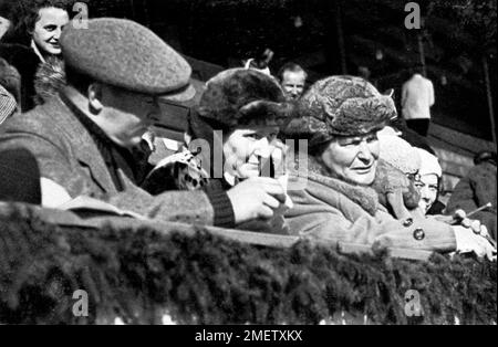 Eishockey, Premierminister Hermann Göring als Zuschauer bei einem Eishockeyspiel im künstlichen Eisstadion Stockfoto