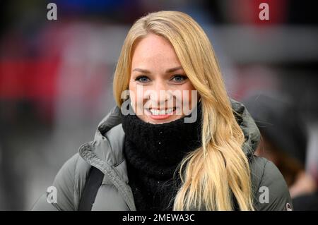 SKY Sports Presenter Katharina Kleinfeldt, Mercedes-Benz Arena, Stuttgart, Baden-Württemberg, Deutschland Stockfoto