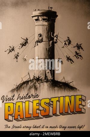 Besuchen Sie das Poster Palaestina im Stil eines 1950er-Werbetafels, 2018, Banksy, Ausstellung über den Straßenkünstler, Mülheim, Deutschland Stockfoto