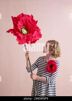 Papercraft Giant Poppy Schönheitsfoto Stockfoto