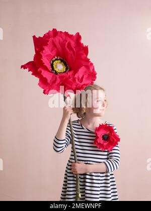 Papercraft Giant Poppy Schönheitsfoto Stockfoto