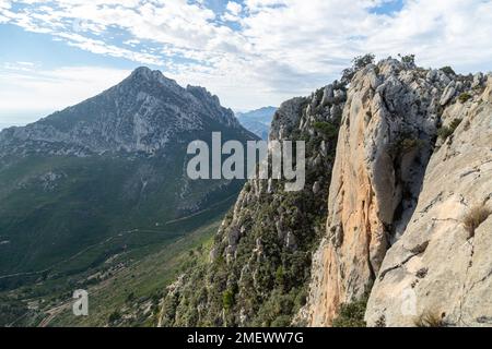 Der Gipfel des Ponotx/Ponoig mit puig campana im Hintergrund Stockfoto