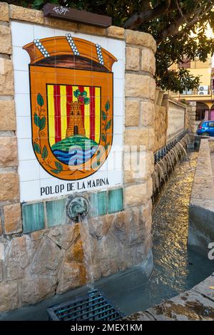 Einige der 221 Rohre des Fuente de los Chorros (Brunnen der Jets), der sich auf der Plaza de los Chorros (Jets' Square) Polop de la Marina befindet Stockfoto