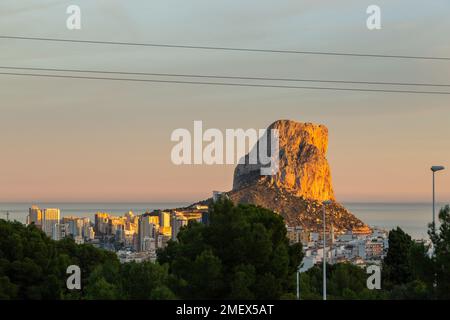 Penon de ifach wurde orange bei Sonnenuntergang, Calpe, Spanien Stockfoto