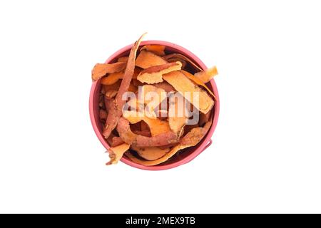 Selbstgemachter Kompost - Überkopftopf mit Abfällen - süße Kartoffelschale Stockfoto