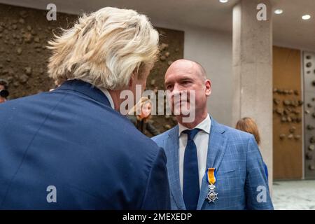 DEN HAAG, NIEDERLANDE - JANUAR 22: Geert Wilders von PVV und Gert-Jan Segers zum Abschied im niederländischen Repräsentantenhaus. (Foto: Jeroen MeuwsenOrange Pictures) Stockfoto