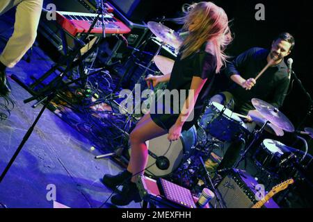 Slow Club - Charles Watson und Rebecca Lucy Taylor in einem Konzert im Bowery Ballroom in New York Stockfoto