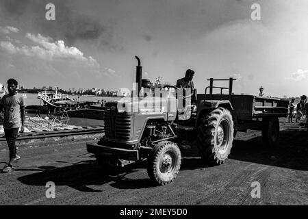 Die Arbeiter arbeiten am Kohlebergwerk Stockfoto