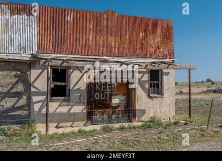 Eine der verwitterten alten Ruinen des historischen Ludlow, Colorado, erzählt von einer dunklen Zeit in der Geschichte Colorados. Stockfoto
