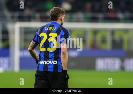 Nicolo Barella vom FC Internazionale wurde während des Fußballspiels der Serie A 2022/23 zwischen dem FC Internazionale und dem Empoli FC im Giuseppe Meazza Stadium, Mil, gesehen Stockfoto