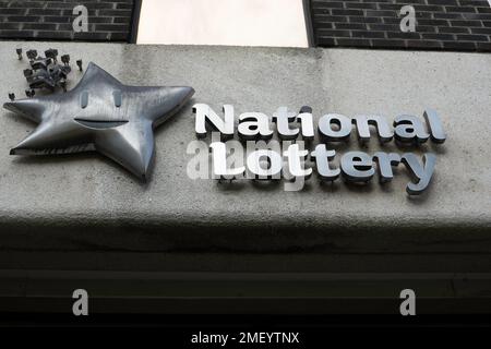 Das National Lottery-Schild in ihrem Büro in Abbey Street, Dublin, Irland. Stockfoto