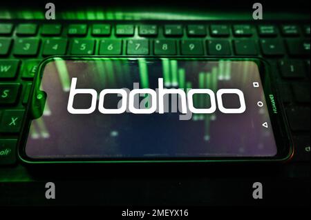 Polen. 24. Januar 2023. In dieser Fotoabbildung wird das Boohoo-Logo auf einem Smartphone angezeigt. (Kreditbild: © Omar Marques/SOPA Images via ZUMA Press Wire) NUR REDAKTIONELLE VERWENDUNG! Nicht für den kommerziellen GEBRAUCH! Stockfoto