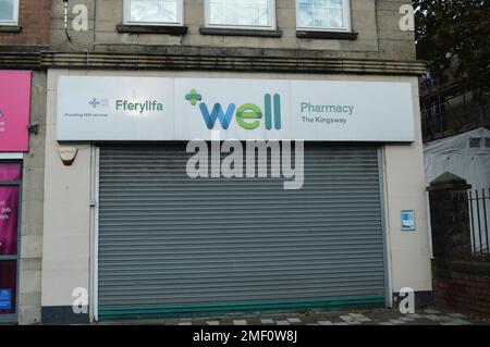 20. November 2022, Swansea, Wales, Vereinigtes Königreich. Apotheke-Storefront auf dem Kingsway. Stockfoto