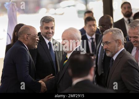 Buenos Aires, Argentinien, 24. Januar 2023. Luiz Ignacio Lula da Silva, 39. Präsident der Föderativen Republik Brasilien, und Ariel Henry, Ministerpräsident von Haiti in der Gemeinschaft der lateinamerikanischen und karibischen Staaten (CELAC, in spanischer Abkürzung). (Kredit: Esteban Osorio/Alamy Live News) Stockfoto