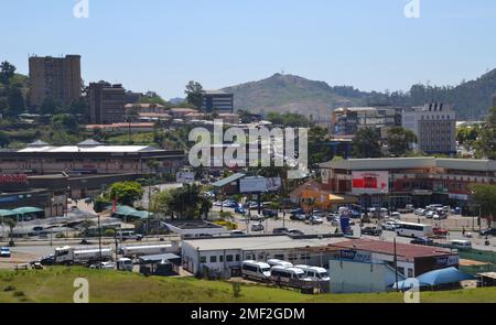 Weitwinkelblick auf die Hauptstadt Mbabane im südafrikanischen Land Eswatini, früher bekannt als Königreich Swasiland Stockfoto