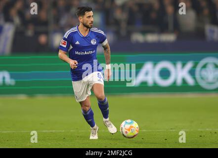 Gelsenkirchen, Deutschland. 24. Januar 2023. firo : 01/24/2023, Fußball, 1. Liga, 1. Bundesliga, Staffel 2022/2023, FC Schalke 04 - RB Red Bull Leipzig Einzelaktion Danny Latza Credit: dpa/Alamy Live News Stockfoto