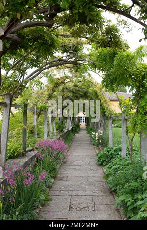 Der Garten von La Foce, einer der schönsten privaten Gärten Italiens, in der toskanischen Region Val d'Orcia, entworfen von Iris Origo und Cecil Pinsent. Stockfoto