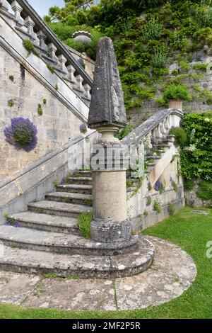 Der Garten von La Foce, einer der schönsten privaten Gärten Italiens, in der toskanischen Region Val d'Orcia, entworfen von Iris Origo und Cecil Pinsent. Stockfoto