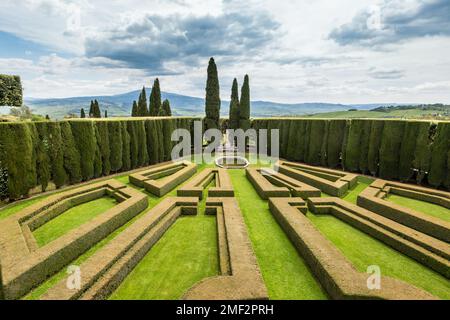 Der Garten von La Foce, einer der schönsten privaten Gärten Italiens, in der toskanischen Region Val d'Orcia, entworfen von Iris Origo und Cecil Pinsent. Stockfoto