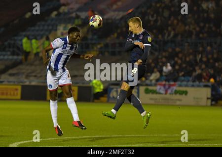 Carlisle, Großbritannien. 24. Januar 2023Carlisle, Großbritannien. 24. Januar 2023. Mouhamed Niangheads von Hartlepool United bringt den Ball während des Spiels der Sky Bet League 2 zwischen Carlisle United und Hartlepool United am Dienstag, den 24. Januar 2023 in Brunton Park, Carlisle, zurück in die Box. (Kredit: Scott Llewellyn | MI News) Kredit: MI News & Sport /Alamy Live News Stockfoto