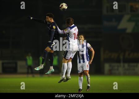 Carlisle, Großbritannien. Am 24. Januar 2023Hartlepool tritt Matthew Dolan gegen Jordan Gibson von Carlisle United beim Sky Bet League 2-Spiel zwischen Carlisle United und Hartlepool United in Brunton Park, Carlisle, am Dienstag, den 24. Januar 2023 an. (Kredit: Mark Fletcher | MI News) Kredit: MI News & Sport /Alamy Live News Stockfoto