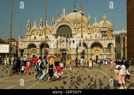 Touristen, die St. Markusplatz, Venedig (Piazza San Marco) Stockfoto