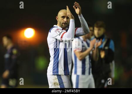 Carlisle, Großbritannien. 24. Januar 2023Hartlepool Peter Hartley von United applaudiert den Fans nach dem Spiel der Sky Bet League 2 zwischen Carlisle United und Hartlepool United in Brunton Park, Carlisle, am Dienstag, den 24. Januar 2023. (Kredit: Mark Fletcher | MI News) Kredit: MI News & Sport /Alamy Live News Stockfoto