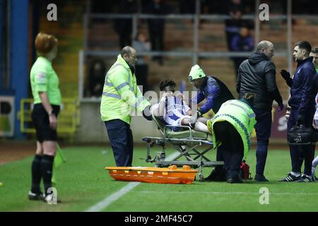 Carlisle, Großbritannien. 24. Januar 2023Hartlepool Rollin Menayese von United verlässt das Spielfeld auf einer Bahre während des Spiels Sky Bet League 2 zwischen Carlisle United und Hartlepool United am Dienstag, den 24. Januar 2023 in Brunton Park, Carlisle. (Kredit: Mark Fletcher | MI News) Kredit: MI News & Sport /Alamy Live News Stockfoto
