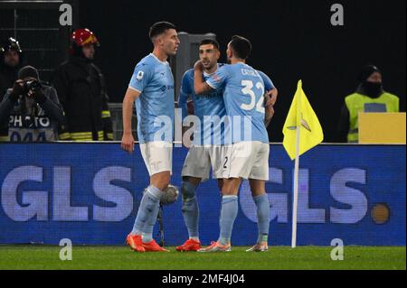 Mattia Zaccagni (SS Lazio) feiert am 24. Januar 2023 im Olimpic-Stadion in Rom ein 2022/2023:1-Spiel zwischen SS Lazio und AC Mailand, nachdem er während der italienischen Fußballmeisterschaft das Tor 2-0 erzielt hat. Stockfoto