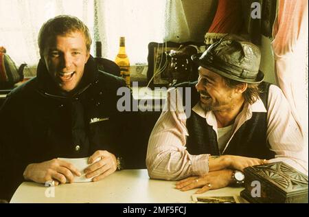 SCHNAPPT euch 2000 Columbia Pictures Film mit Brad Pitt rechts und Regisseur Guy Ritchie Stockfoto