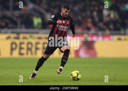 Mailand, Italien, 8. Januar 2023. Theo Hernandez vom AC Mailand während des Spiels der Serie A in Giuseppe Meazza, Mailand. Der Bildausdruck sollte lauten: Jonathan Moscrop/Sportimage Stockfoto