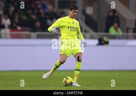 Mailand, Italien, 8. Januar 2023. Ciprian Tatarusanu vom AC Mailand während des Spiels der Serie A in Giuseppe Meazza, Mailand. Der Bildausdruck sollte lauten: Jonathan Moscrop/Sportimage Stockfoto