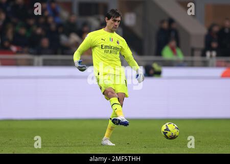 Mailand, Italien, 8. Januar 2023. Ciprian Tatarusanu vom AC Mailand während des Spiels der Serie A in Giuseppe Meazza, Mailand. Der Bildausdruck sollte lauten: Jonathan Moscrop/Sportimage Stockfoto