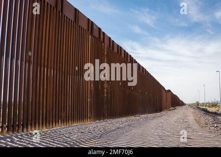 USA - mexikanische Grenzmauer - Arizona Stockfoto