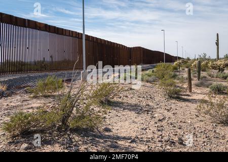 USA - mexikanische Grenzmauer - Arizona Stockfoto