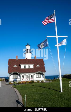 Portland Head Light und Keepers Quarters in Cape Elizabeth und Fort Williams Park in Maine Stockfoto