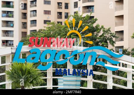 Kuala Lumpur, Malaysia - Dezember,4,2022 : Nahaufnahme der Beschilderung "Sunway Lagoon Malaysia", die sich im Bandar Sunway, Subang Jaya, befindet. Stockfoto