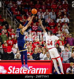 Raleigh, NC, USA. 24. Januar 2023. Während der ersten Hälfte des ACC Basketball Matchups in der PNC Arena in Raleigh, NC. (Scott Kinser/Cal Sport Media). Kredit: csm/Alamy Live News Stockfoto