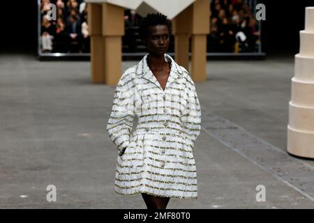Paris, Frankreich. 24. Januar 2023. CHANEL Haute Couture Frühjahr-Sommer 2023 Runway während der Haute Couture Week am 2023. Januar - Paris, Frankreich 24./01/2023. Gutschrift: dpa/Alamy Live News Stockfoto