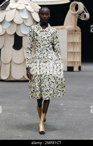 Paris, Frankreich. 24. Januar 2023. CHANEL Haute Couture Frühjahr-Sommer 2023 Runway während der Haute Couture Week am 2023. Januar - Paris, Frankreich 24./01/2023. Gutschrift: dpa/Alamy Live News Stockfoto