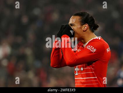 München, Deutschland. 24. Januar 2023. Leroy Sane von Bayern München reagiert während des deutschen Bundesliga-Fußballspiels in der ersten Liga zwischen Bayern München und dem FC Köln am 24. Januar 2023 in München. Kredit: Philippe Ruiz/Xinhua/Alamy Live News Stockfoto